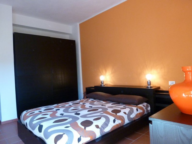 Holiday rental Scopello. The orange sleeping room in Villa Acquamarina Scopello: queen size bed, air conditioning, WiFi. Vacation rental Sicily